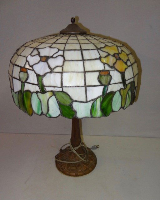 Victorian Stained Glass Table Lamp (1 of 5)
