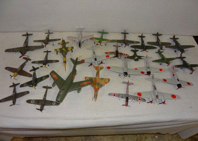 25 German & American Model Planes (1 of 3)