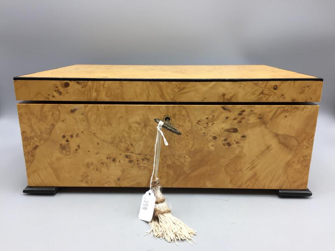 Beautiful burled maple dresser box (1 of 4)