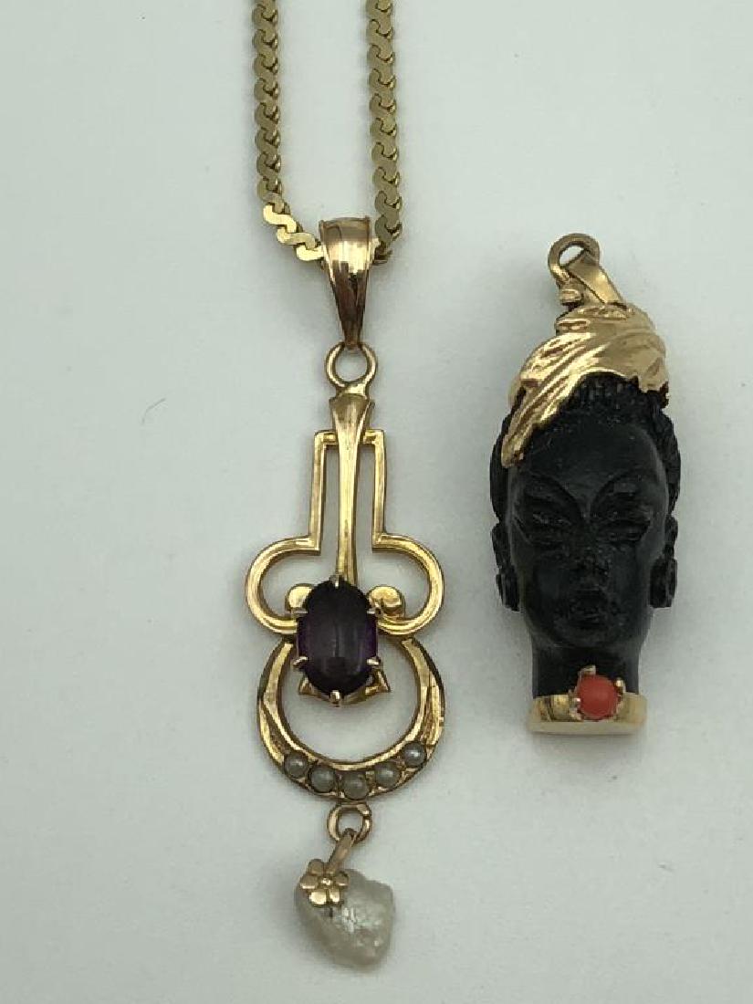 Lot of two gold pendants (1 of 7)