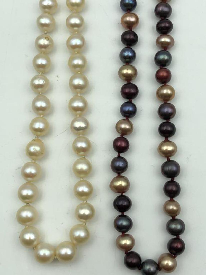 Lot of two cultured pearl necklaces (1 of 7)