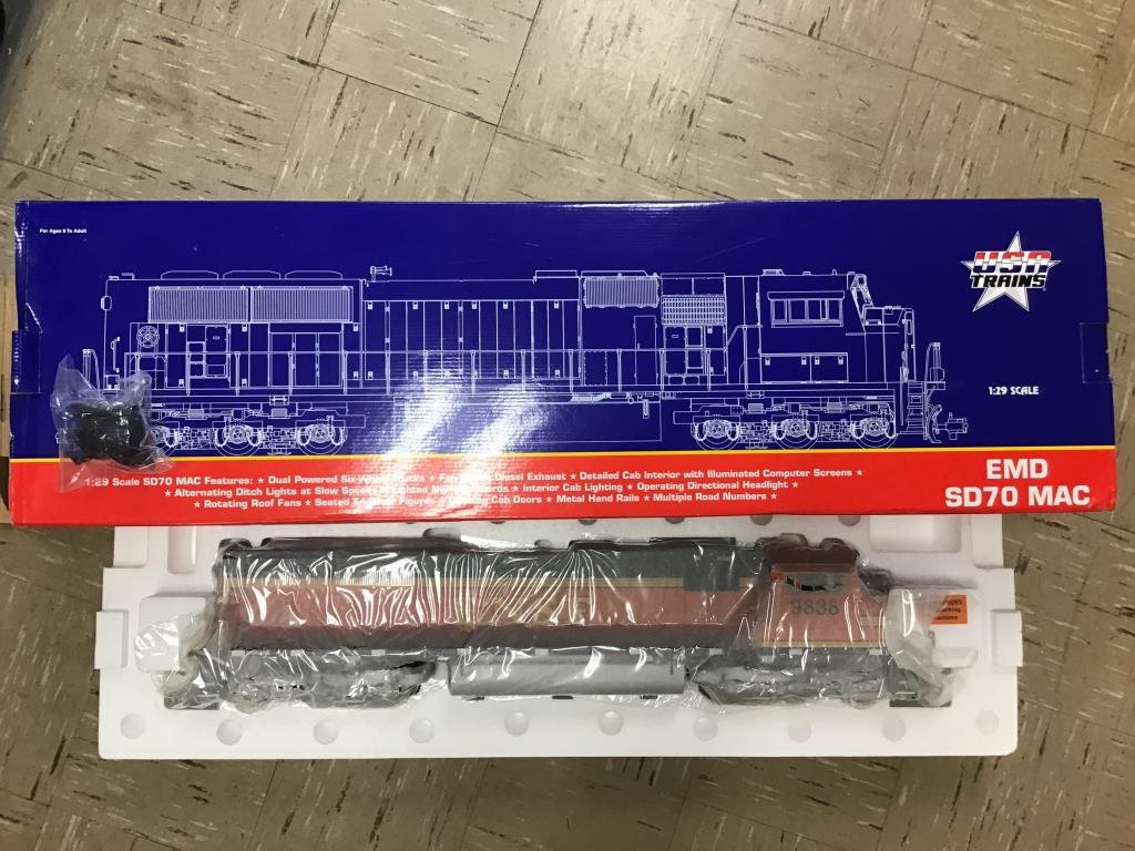 USA Trains SD70 MAC Orange Green BNSF (1 of 6)