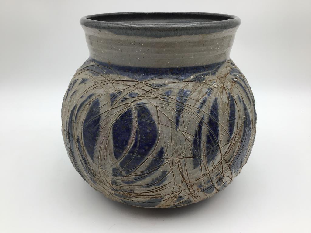 Littlejohn Studio pottery vase: Modern art pottery, signed on the bottom by artist, Victoria Littlejohn, known for one of a kind pieces made using stoneware or earthenware. Good condition, measures approximately 8 inches high with 6