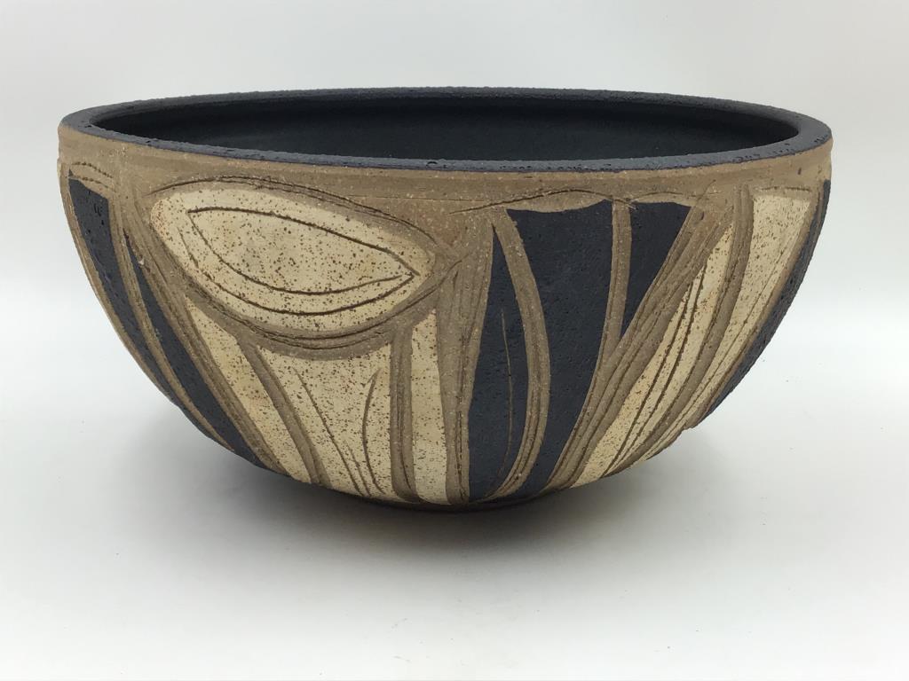 Littlejohn Studio pottery Bowl: Modern art pottery bowl in nice condition, measures about 6 1/2 inches high with 13 inch diameter across the top. Signed on bottom by artist, Victoria "Littlejohn" known for one of a kind pieces made