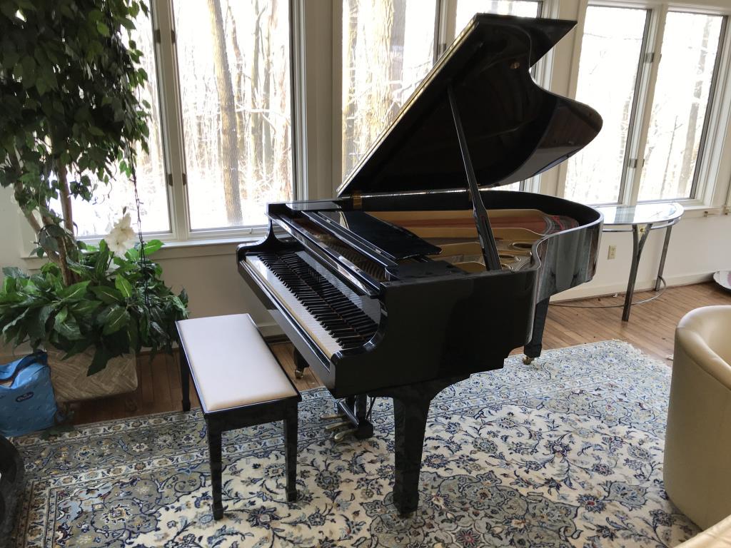 Yamaha Conservatory C3 Grand Piano: Beautiful Grand piano with a lacquered gloss black case, includes bench. D 3900855.Click the You Tube link to hear the piano play:https://www.youtube.com/watch?v=v5ET7-X5zlY
