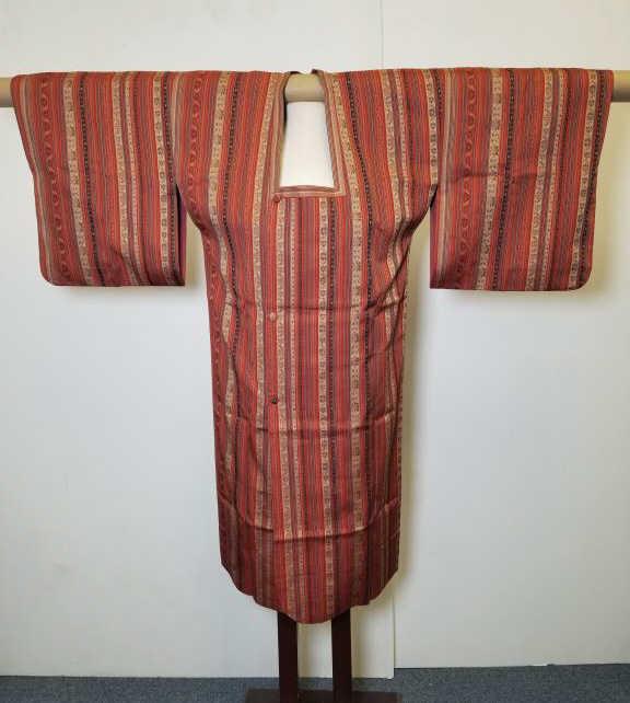 Marui Japanese Robe Silk robe, button front, excellent: Silk robe, button front, excellent condition