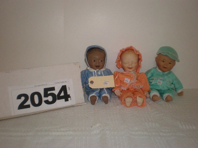 Lot of 3 dolls - Yolanda Bello 11" porcelain and: Lot of 3 dolls - Yolanda Bello 11" porcelain and cloth babies