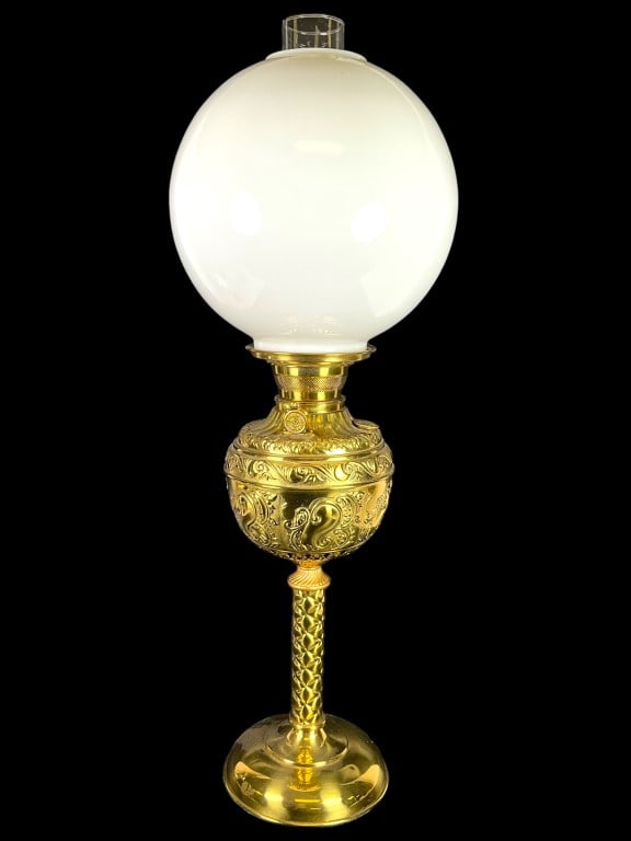 Victorian Gold Tone Royal Banquet Oil Lamp (1 of 13)