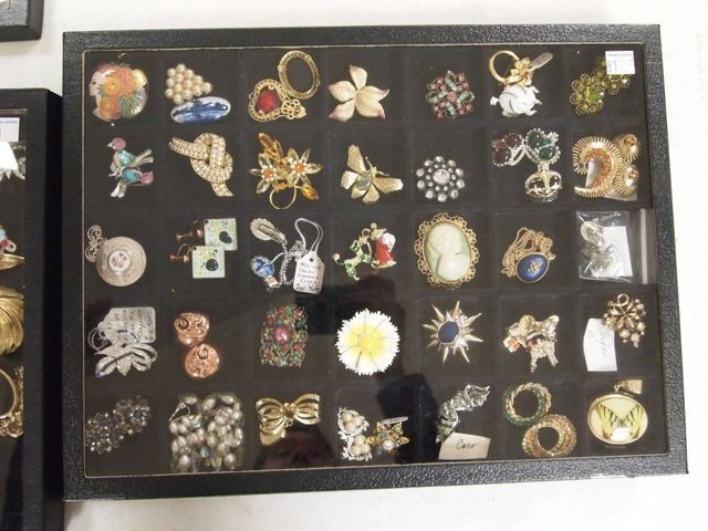 Costume Jewelry Lot: Approx 40+ vintage items, incl pins, earrings, colored stones, lockets, faux cameo, Coro, Trifari, Weiss, etc.