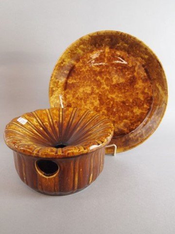 Bennington Spittoon: Bennington pottery spittoon and plate.