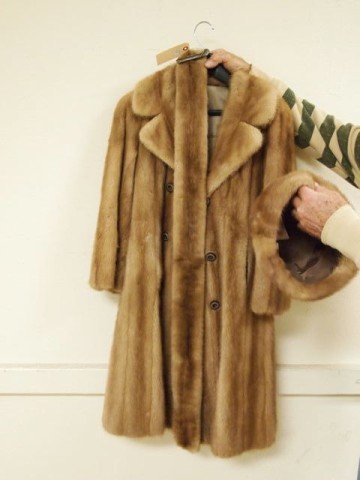 Ladies Mink Fur Coat: Half-length mink fur coat with belt and hat, approx. size 8-12, no repairs, overall good condition
