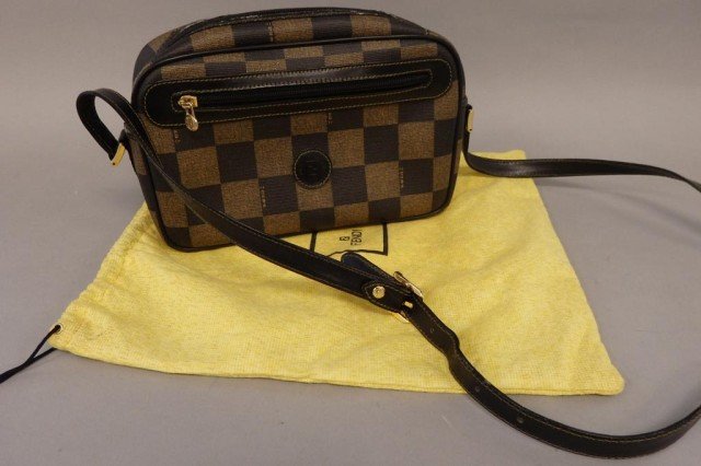 Fendi Handbag with original clothe bag: Checkered patter with leather strap overall condition