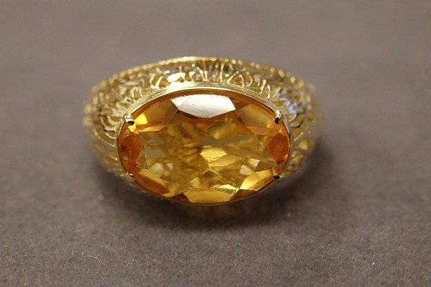 14k Ladies Ring: 14k yg ring w/oval bezel set oranfe topaz, marked PZ Isreal, ring size 7.5, 2.0 dwt