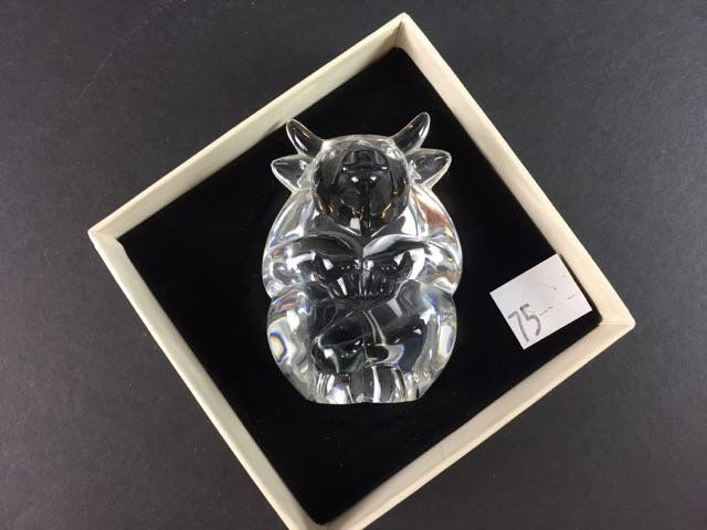 Stueben Crystal Bull Figure: 3" Stueben crystal bull with original box