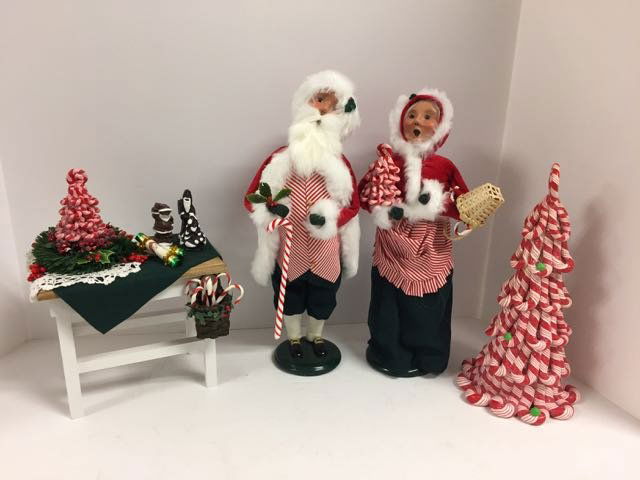 Byer's Choice 4 Williamsburg Carolers (1 of 2)