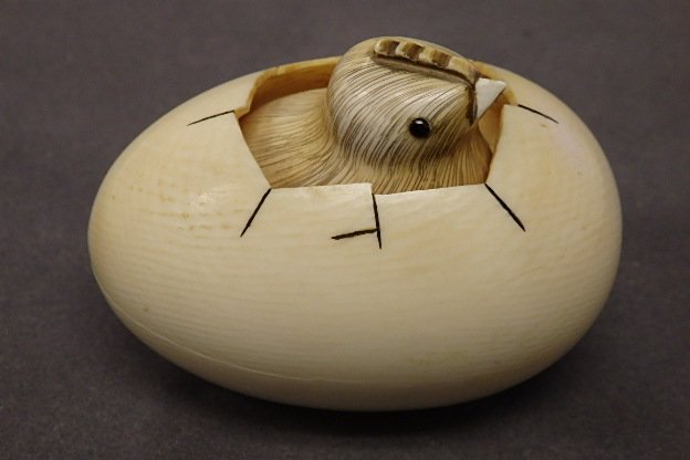 Japenese Carved Netsuke Egg & Hatching Chick (1 of 5)