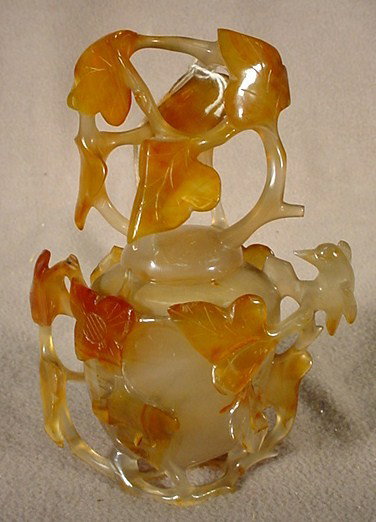 Chinese carved Agatha pot: Chinese hand carved Agatha pot with a top lid, birds and leaf. 5 1/2"H x 4"W. Shipping in USA is $ 20.00. International bidders ask before bid.