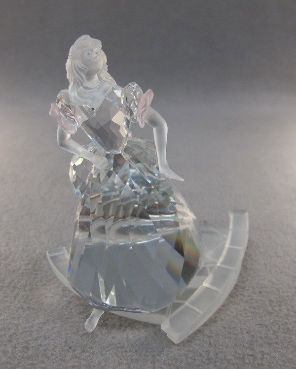 Swarovski lady crystal fig.: Swarovski lady crystal fig. 4 1/8" high. Shipping in USA is $ 25.00. International bidders ask before bid.