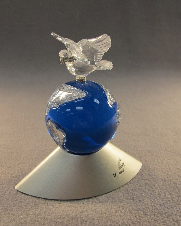 Swarovski eagle crystal fig.: Swarovski Eagle crystal fig. with a base by Anton Hirzinger. 4 3/4" high with the base. Shipping in USA is $ 30.00. International bidders ask before bid.