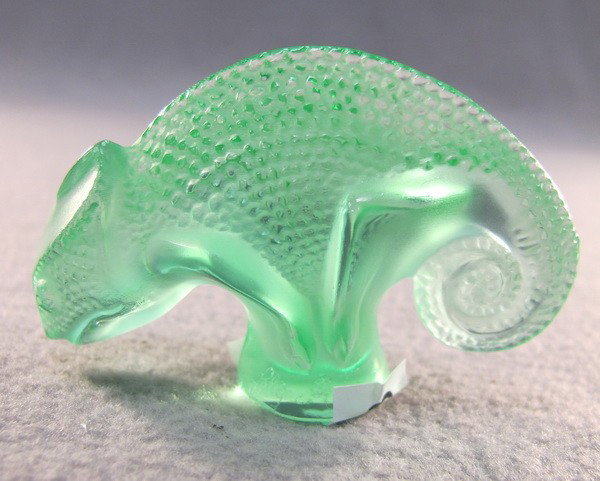 Lalique molded green chameleon: Lalique molded green chameleon, signed. 1 3/4" high. Shipping in USA is $ 20.00. International bidders ask before bid.