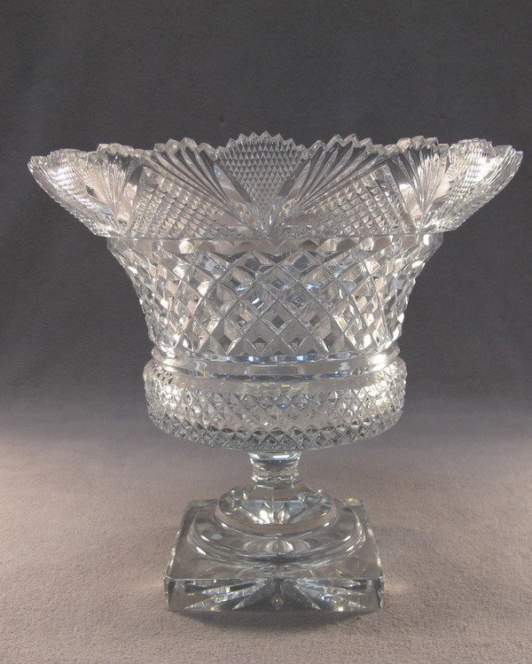 Antique French crystal centerpiece: Antique French crystal centerpiece. 9 1/4" high x 10 1/4" wide. Shipping in USA is $ 50.00. International bidders ask before bid.
