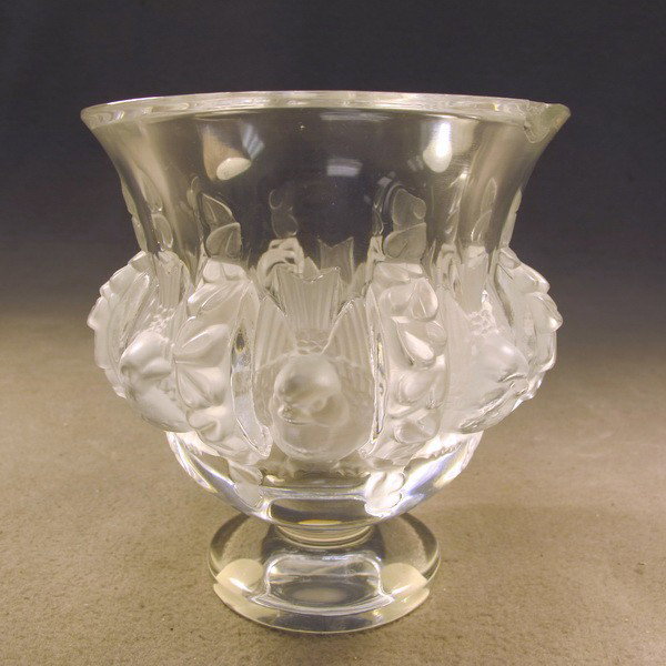Art deco Lalique birds vase: Art deco Lalique birds vase. 5" H x 4 1/2" diameter. Shipping in USA is $ 25.00.