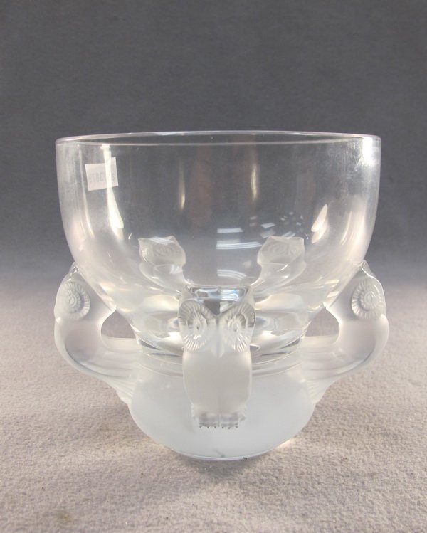 Lalique molded owl vase: Lalique molded owl vase, signed. 5 1/4" high x 5 3/8" wide. Shipping in USA is $ 25.00. International bidder ask for shipping before bid.