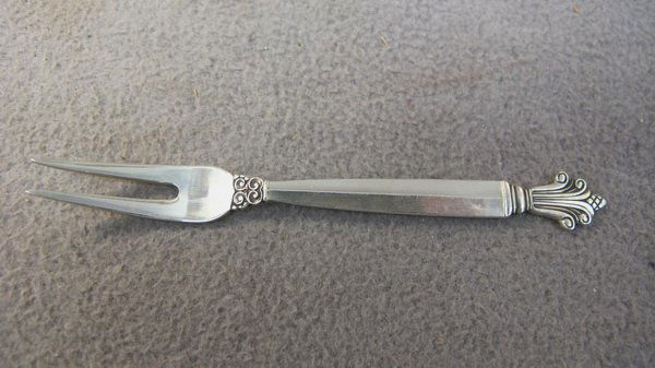 Georg Jensen Acanthus sterling fork: Georg Jensen Acanthus pattern sterling pickle fork, design by Johan Rohde, 1917. Weight: 16 grams or 0.51 oz Troy. 4 3/4" long. Shipping in USA is $ 15.00. International bidders ask before bid.