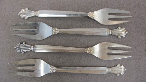 4 Georg Jensen Acanthus sterling forks: 4 Georg Jensen Acanthus pattern sterling fish forks, design by Johan Rohde, 1945. Weight: 166 grams or 5.33 oz Troy. 6 5/8" long. Shipping in USA is $ 25.00. International bidders ask before bid.