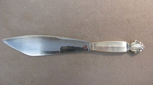 Georg Jensen Acanthus sterling cake knife: Georg Jensen Acanthus pattern sterling cake knife, design by Johan Rohde, 1915. 10 3/8" long. Shipping in USA is $ 20.00. International bidders ask before bid.