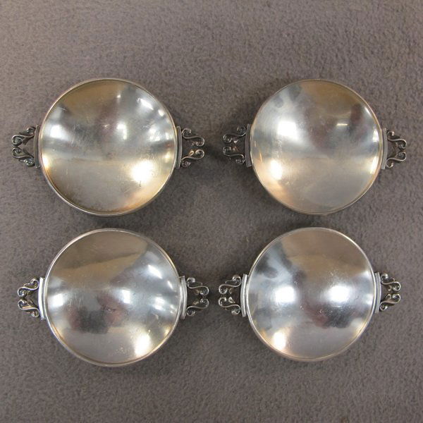 4 Georg Jensen sterling plates: 4 Georg Jensen sterling plates, 1945, design by Johan Rohde. Weight: 92 grams or 2.95 oz Troy. 2 1/4" diameter. Shipping in USA is $ 20.00. International bidders ask before bid.