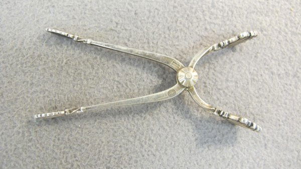 Georg Jensen Acanthus pattern sterling sugar nips: Georg Jensen Acanthus pattern sterling sugar nips, 1945, design by Johan Rohde. Weight: 24 grams or 0.77 oz Troy. 3 7/8" long. Shipping in USA is $ 15.00. International bidders ask before bid.