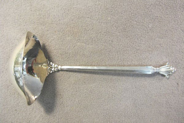 Georg Jensen Acanthus pattern sterling gravy ladle: Georg Jensen Acanthus pattern sterling gravy ladle, 1917, design by Johan Rohde. Weight: 68 grams or 2.18 oz Troy. 7 3/4" long. Shipping in USA is $ 20.00. International bidders ask before bid.