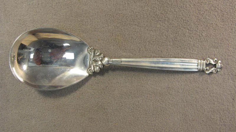 Georg Jensen Acorn pattern sterling server spoon: Georg Jensen Acorn pattern sterling server spoon, 1915, design by Johan Rohde. Weight: 100 grams or 3.21 oz Troy. 8 7/8" long. Shipping in USA is $ 20.00. International bidders ask before bid.