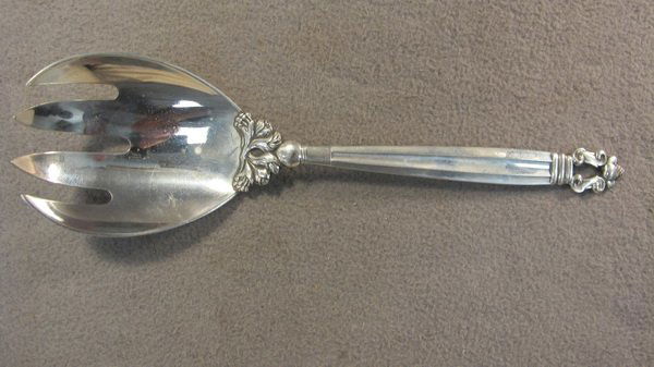 Georg Jensen Acorn pattern sterling server fork: Georg Jensen Acorn pattern sterling server spoon, 1945, design by Johan Rohde. Weight: 104 grams or 3.34 oz Troy. 8 7/8" long. Shipping in USA is $ 20.00. International bidders ask before bid.