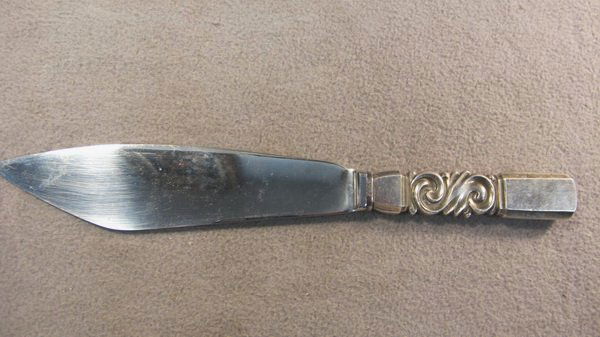 Georg Jensen Scroll pattern sterling cake knife: Georg Jensen Scroll pattern sterling cake knife, 1917, design by Johan Rohde.10 1/4" long. Shipping in USA is $ 20.00. International bidders ask before bid.