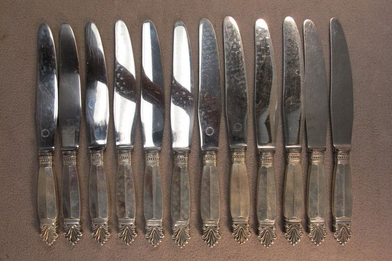 12 Georg Jensen Acanthus pattern sterling knives: 12 Georg Jensen Acanthus pattern sterling knives, 1917, design by Johan Rohde. 8 7/8" long. Shipping in USA is $ 40.00. International bidders ask before bid.