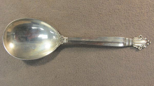 Georg Jensen Acanthus pattern server spoon: Georg Jensen Acanthus pattern sterling server spoon, 1917, design by Johan Rohde. Weight: 108 grams or 3.47 oz Troy. 8 7/8" long. Shipping in USA is $ 20.00. International bidders ask before bid.