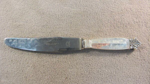 Georg Jensen Acanthus pattern knife: Georg Jensen Acanthus pattern sterling knife, 1917, design by Johan Rohde. 7 3/4" long. Shipping in USA is $ 20.00. International bidders ask before bid.