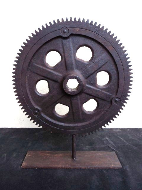 Argentinian iron gear wheel sculpture: Argentinian iron gear wheel sculpture. 21" H x 16 1/2" W x 4" D. Shipping in USA is $ 65.00. International bidder ask for shipping before bid.