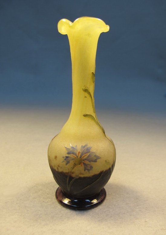 Daum Nancy cameo glass vase: Daum Nancy cameo glass vase, signed. 4" H. Shipping in USA is $ 30.00. International bidders ask for shipping before bid.