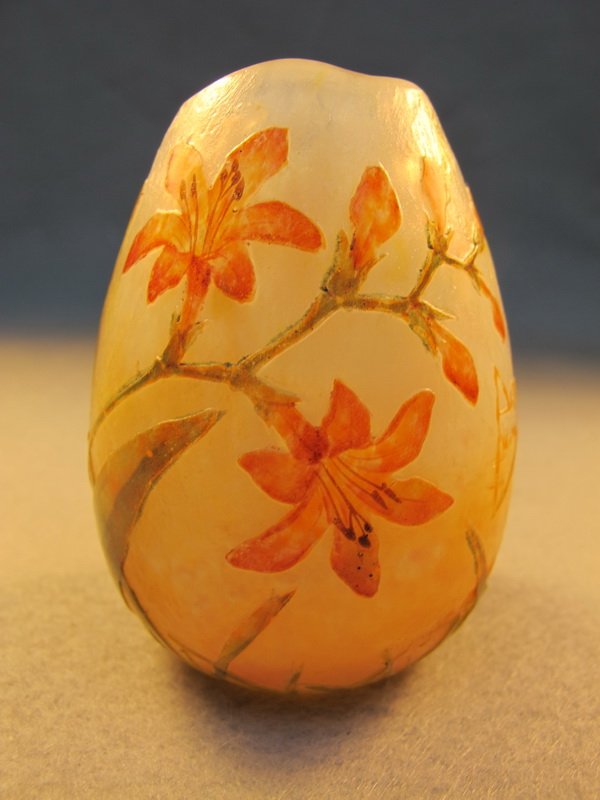 Daum Nancy cameo glass vase: Daum Nancy cameo glass vase, signed. 3" H. Shipping in USA is $ 30.00. International bidders ask for shipping before bid.