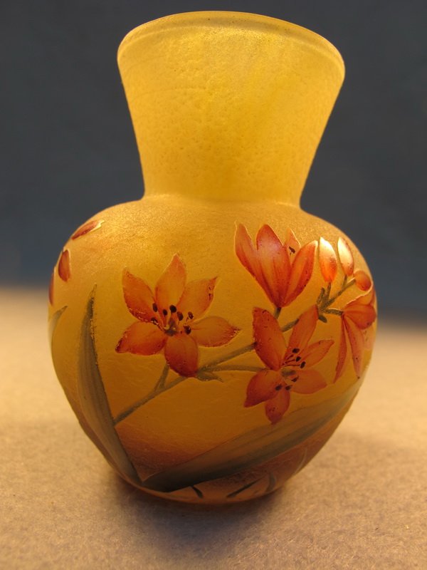 Daum Nancy cameo glass vase: Daum Nancy cameo glass vase, signed. 3 1/4" H. Shipping in USA is $ 30.00. International bidders ask for shipping before bid.