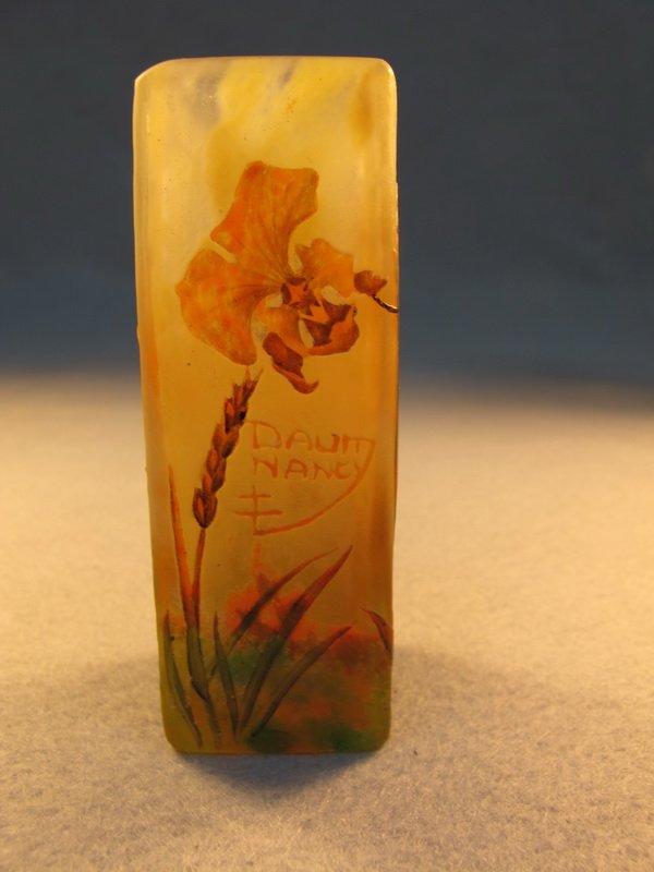 Daum Nancy cameo glass vase: Daum Nancy cameo glass vase, signed. 3 3/4" H. Shipping in USA is $ 30.00. International bidders ask for shipping before bid.