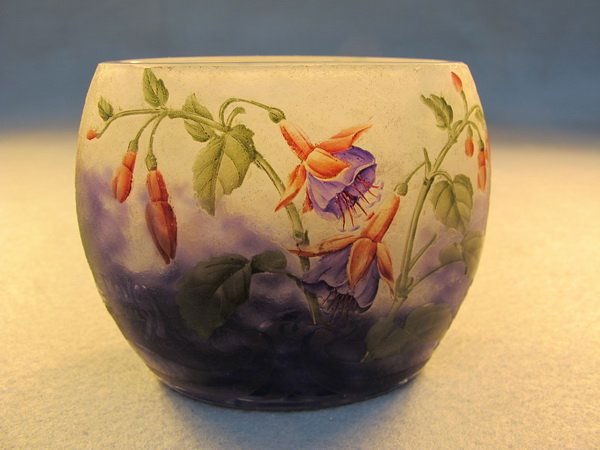 Daum Nancy cameo glass vase: Daum Nancy cameo glass vase, signed. 3 1/8" H x 3 7/8" W. Shipping in USA is $ 30.00. International bidders ask for shipping before bid.