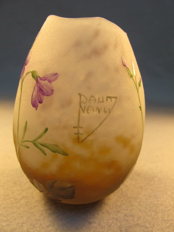 Daum Nancy cameo glass vase: Daum Nancy cameo glass vase, signed. 4" H. Shipping in USA is $ 30.00. International bidders ask for shipping before bid.