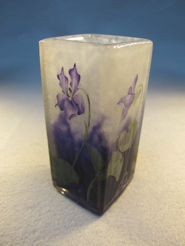 Daum Nancy cameo glass vase: Daum Nancy cameo glass vase, signed. 4 3/4" H. Shipping in USA is $ 30.00. International bidders ask for shipping before bid.