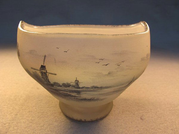 Daum Nancy painted glass vase: Daum Nancy painted glass vase, signed. 4" H x 5" W. Shipping in USA is $ 30.00. International bidders ask for shipping before bid.