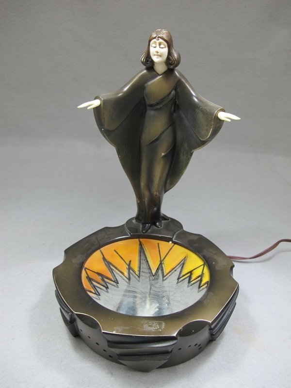 Roland PARIS (1894-1945) bronze & ivory lamp: Roland PARIS (1894-1945) bronze & ivory lamp, signed. 13" H x 8 1/8" W. Shipping in USA is $ 50.00.International bidder ask for shipping before bid.