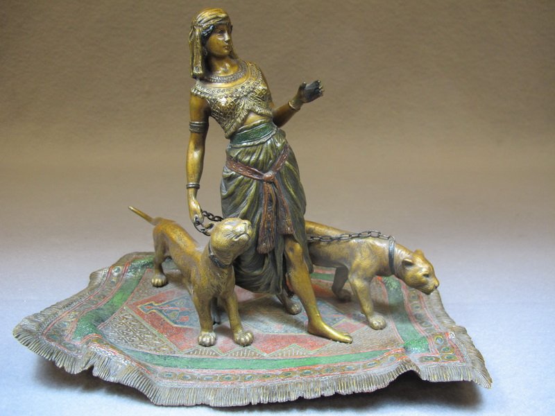 Franz Bergman Orientalist Vienna Bronze: Franz Bergman Orientalist Vienna Bronze, signed. 7 3/4" H x 10 1/4” W x 7 1/4” D. Shipping in USA is $ 40.00 plus insurance. International bidders ask before bid.